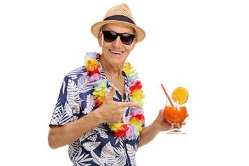 Poster - Tourist holding a cocktail