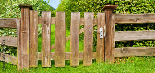 Gartenzaun Mit Tur Im Grunen Woden Fence On A Garden Buy This Stock Photo And Explore Similar Images At Adobe Stock Adobe Stock