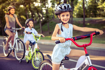 Wall Mural - Family on bikes