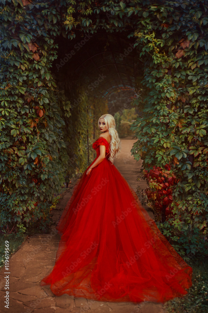 blonde hair red dress A Blonde Kendall Jenner Channeled Marilyn in a Red Dress