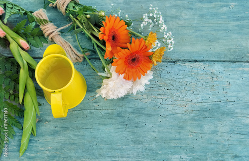 Bouquet De Fleur Et Bidon Sur Planche Bois Bleu Buy This