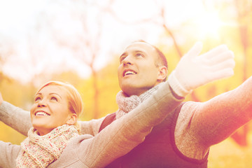 Canvas Print - smiling couple in autumn park