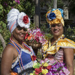 © ccgocke - Kuba; Kubanerinnen mit Blumenkorb in der Innenstadt von Havanna.