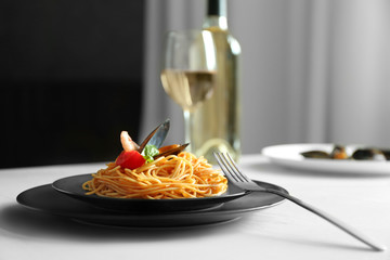 Canvas Print - Portion of tasty pasta on served table