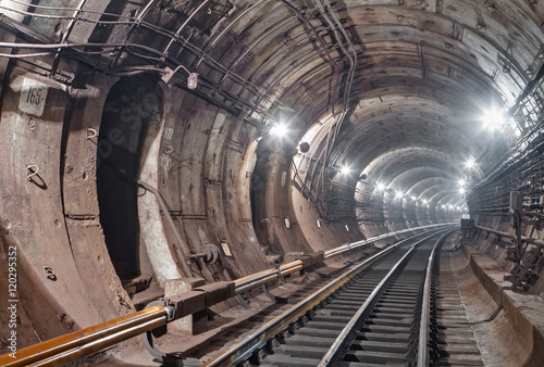 Plakat Tunel metra. Kijów, Ukraina. Kijów, Ukraina