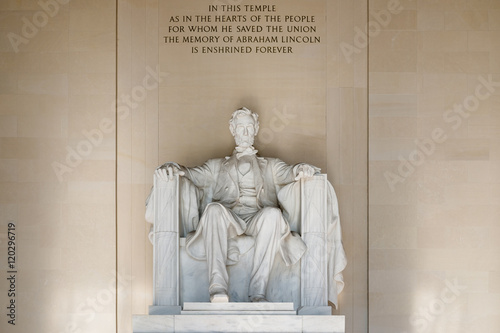 Photographie The Abraham Lincoln Statue at the Lincoln Memorial in Washington