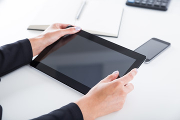 Poster - Woman's hands with purple nail polish holding tablet