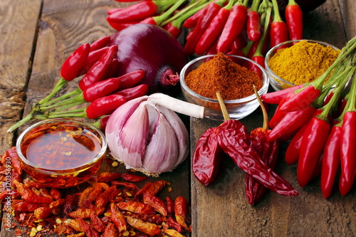 Fotografía Peperoncino , aglio e cipolla