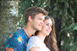 © Photobeps - coppia di innamorati abbracciati e sorridenti
