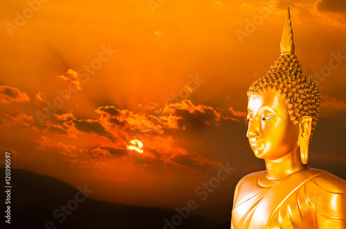 Photo Buddha and sunset