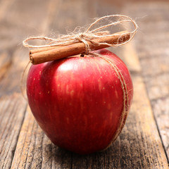 red apple and cinnamon