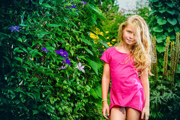 Canvas Print - child in a garden