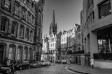 Fototapeta Miasto - Street view of the historic Royal Mile, Edinburgh