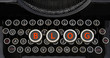 Blog als Wort auf der Tastatur einer antiken Schreibmaschine mit Spotbeleuchtung - Blog highlighted as a word on the keyboard of an ancient typewriter with spot lighting