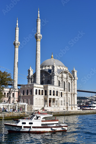 Stampa su Tela Ortakoy Mosque, located just before the Bosphorus Bridge, Istanbul