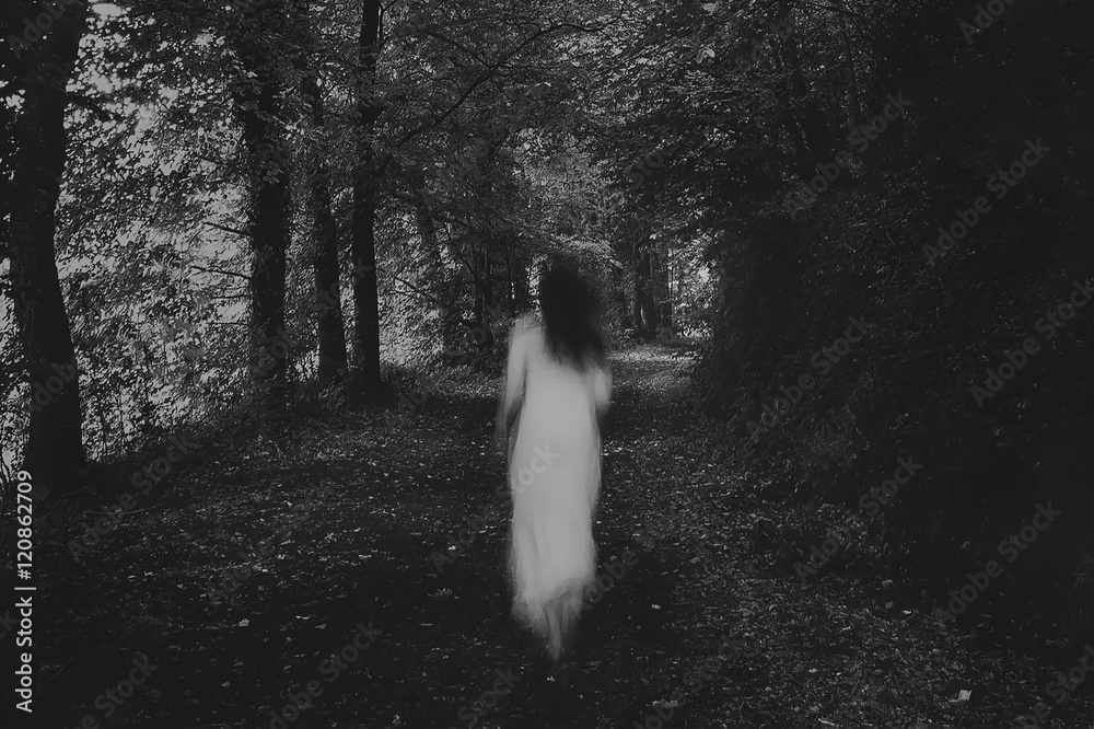 Running woman in the forest - obrazy, fototapety, plakaty 