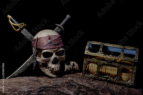 Pirate skull with two swords and coffer