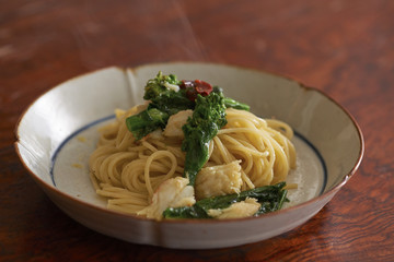 Wall Mural - Noodle of Peperoncino of crab and rape blossoms in bowl