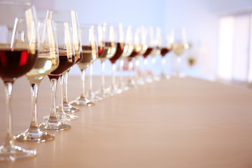 Poster - Glasses with red and white wine on table in restaurant