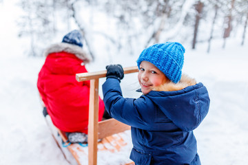 Sticker - Kids outdoors on winter