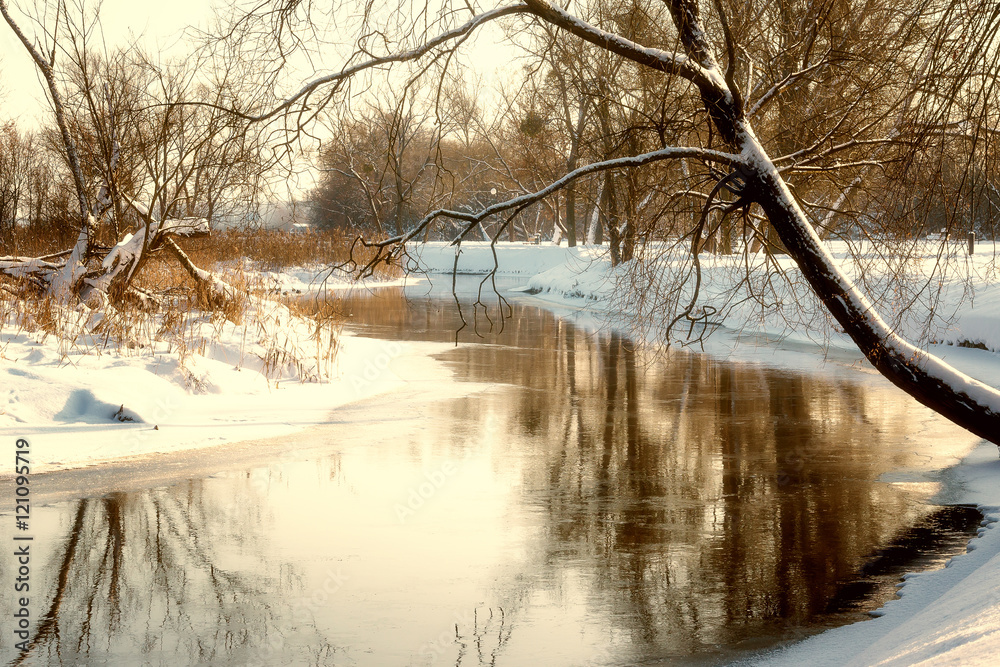 Rzeka zimą - obrazy, fototapety, plakaty 