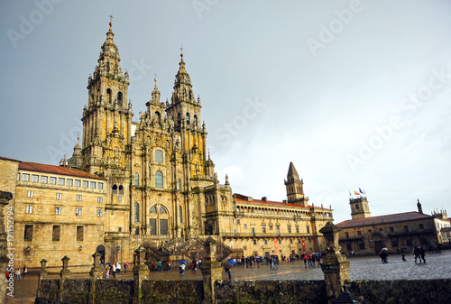 Fotomural Catedral de Santiago de Compostela bajo la lluvia, España
