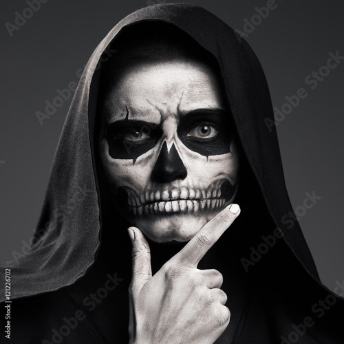 Valokuva Scary Death Ponders Supporting His Head Arm. Realistic Skull Mak