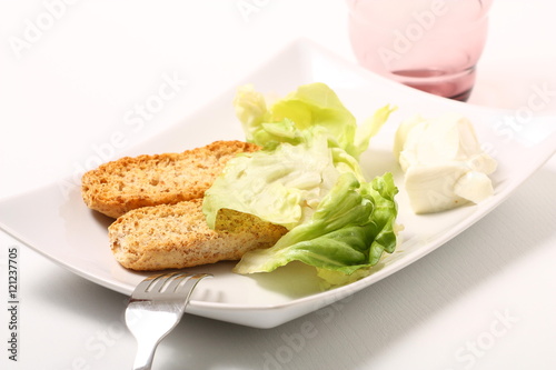 Fotografia, Obraz Insalta con crostini di pane e formaggio