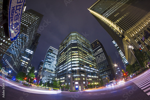 東京都市風景 大手町 丸の内 夜景 ビルの先端が入る超広角魚眼撮影 日比谷通り Stock Photo Adobe Stock