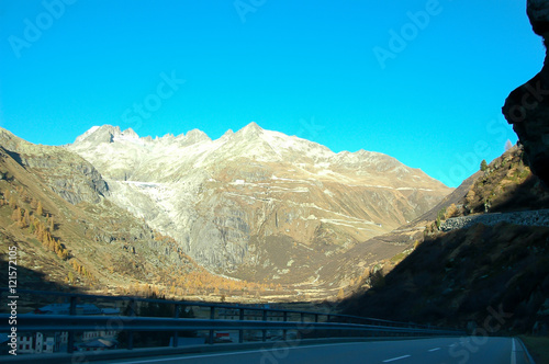 スイス フルカ峠 ローヌ氷河からグレッチュに下る道 Stock Photo Adobe Stock スイス フルカ峠 ローヌ氷河からグレッチュに下る道 Stock Photo Adobe Stock