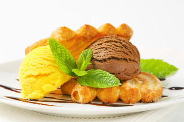 Sticker - Ice cream with puff pastry biscuits