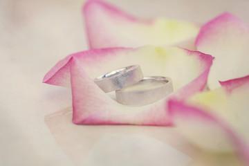 Wedding rings with beautiful rose blossom company