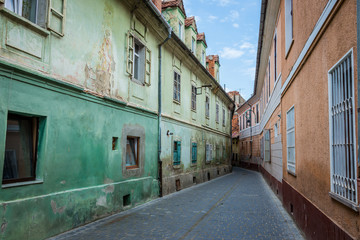 Canvas Print - Narrow street in Brasov city in Romania