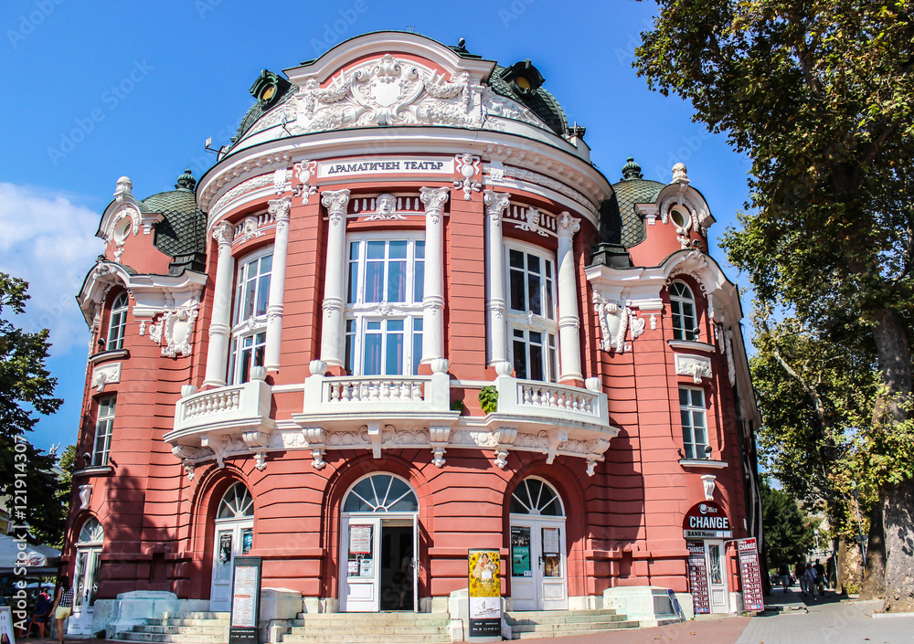 The Stoyan Bachvarov Dramatic Theater in Varna, Bulgaria - obrazy, fototapety, plakaty 