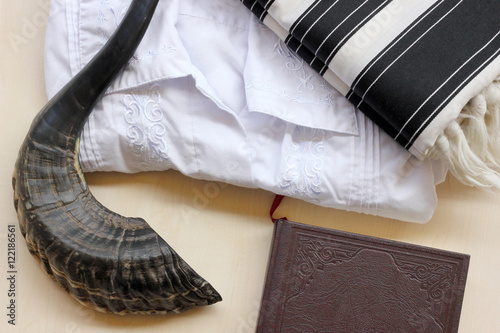 Fotomural Prayer items for Jewish repentance day (Yom Kippur)
