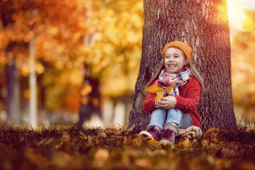 Wall Mural - girl walking in autumn Park