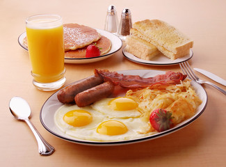 A typical hearty American breakfast