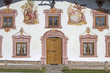 Traditionell bemaltes Bauernhaus  in Tirol