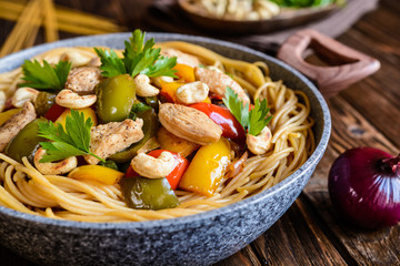 Wall Mural - Whole meal spaghetti with chicken meat, pepper and cashew nuts