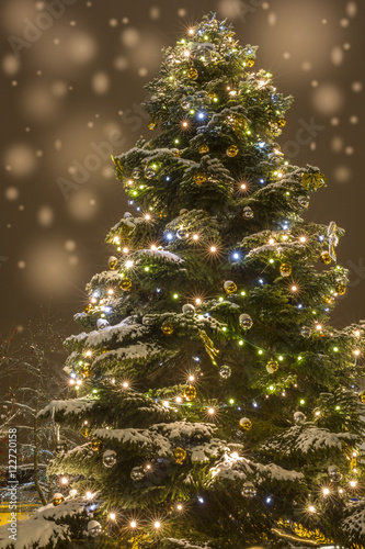 Sapin De Noel Scintillant Buy This Stock Photo And Explore