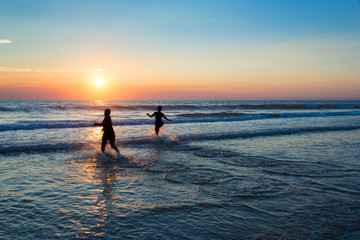 Wall Mural - silhouettes of people enjoying the sunset on the atlantic ocean, lacanau france