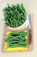 Wall Mural - green beans in wooden bowl