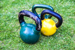 Outdoor Fitness Bootcamp Gewichtheben mit Kettlebells (Kugelhanteln)