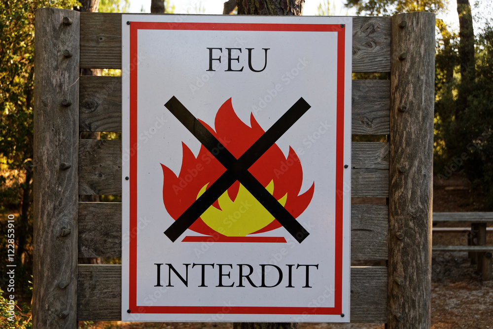 Panneau feu interdit Stock Photo | Adobe Stock