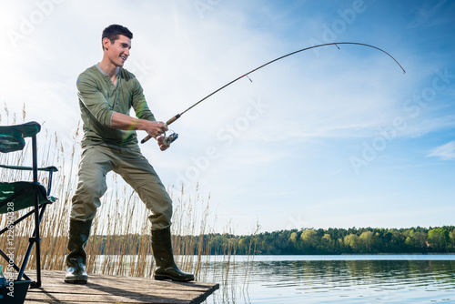 Fotografía Fisherman catching fish angling at the lake