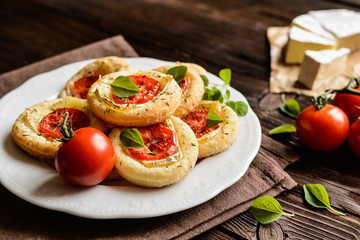 Wall Mural - Small pizzas with Camembert cheese, tomato and herbs