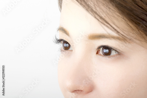 ビューティ 女性 見つめる 横顔 白バック アップ Stock Photo Adobe Stock