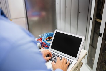 Aufkleber - Technician using laptop