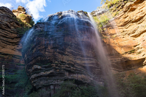 wspanialy-widok-na-wodospad-z-dna-wawozu-wentworth-falls-australia