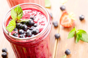 Wall Mural - Blueberry and strawberry healthy smoothie